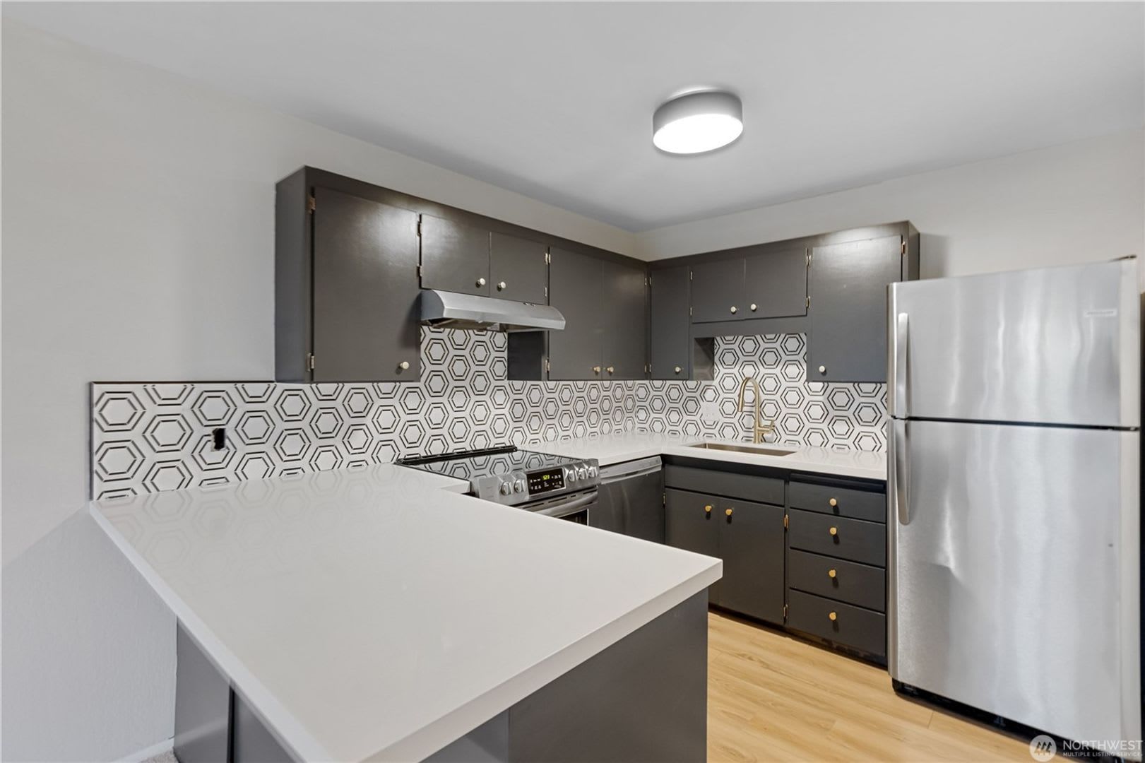 Top Floor Corner Unit With Stunning Views In Renton A Commuter S Dream – photo 5