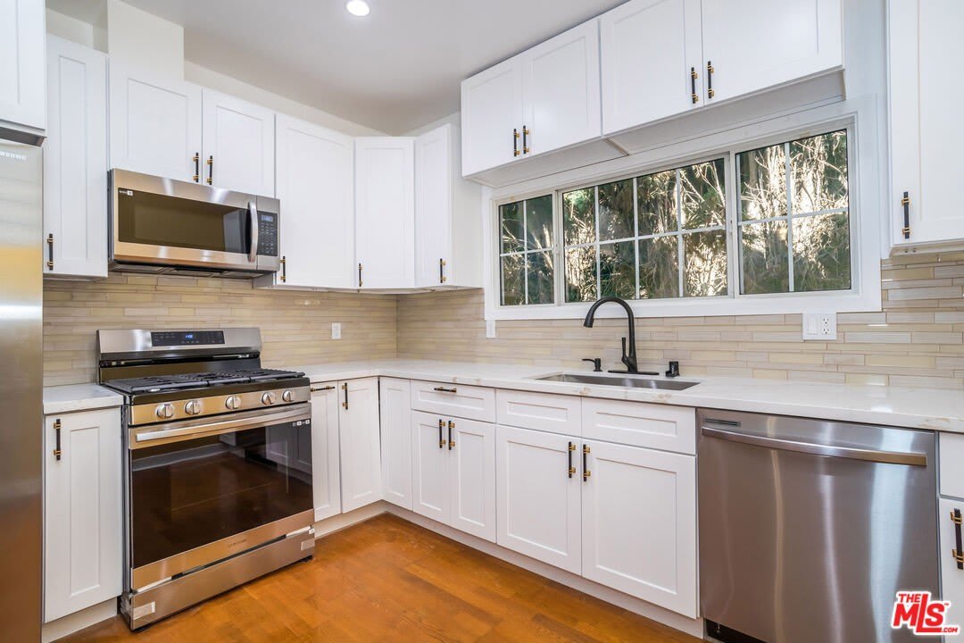 152 S Wetherly Dr – photo 4