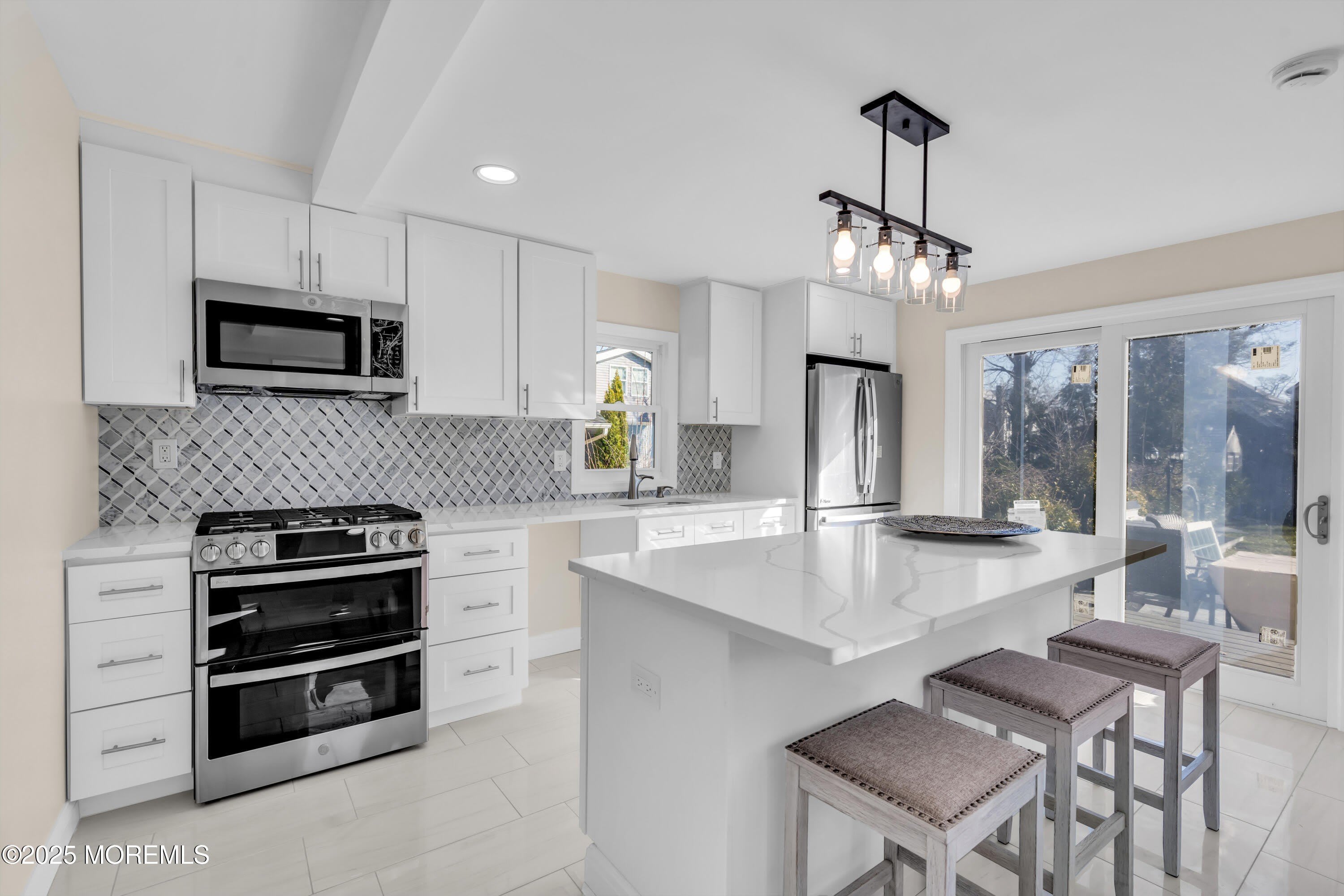 814 Dunlewy Street – photo 3