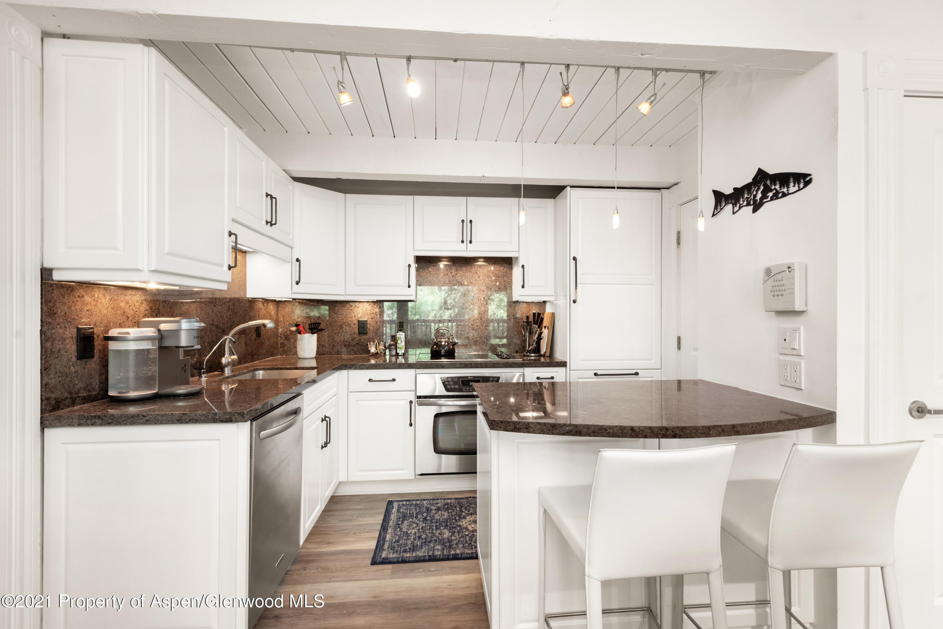 916 E Hopkins Avenue – photo 3