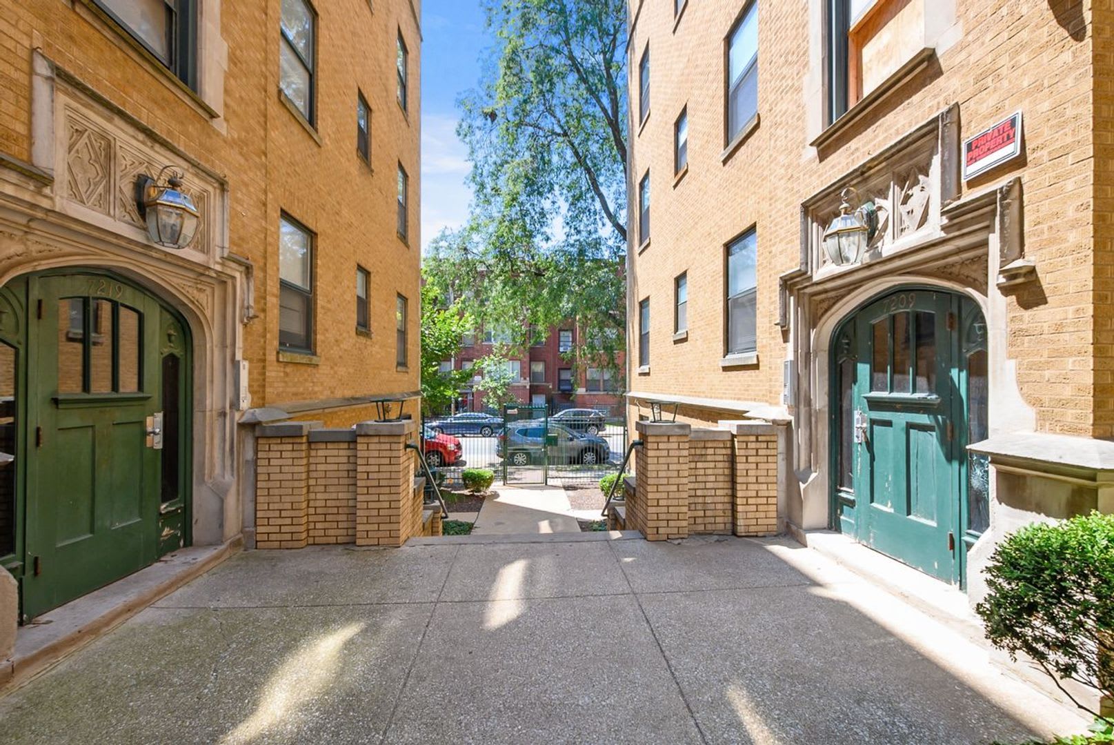 One Bedroom Unit in South Shore – photo 1