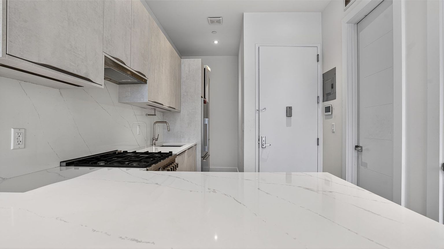 1129 Halsey St Apt 4R – photo 2