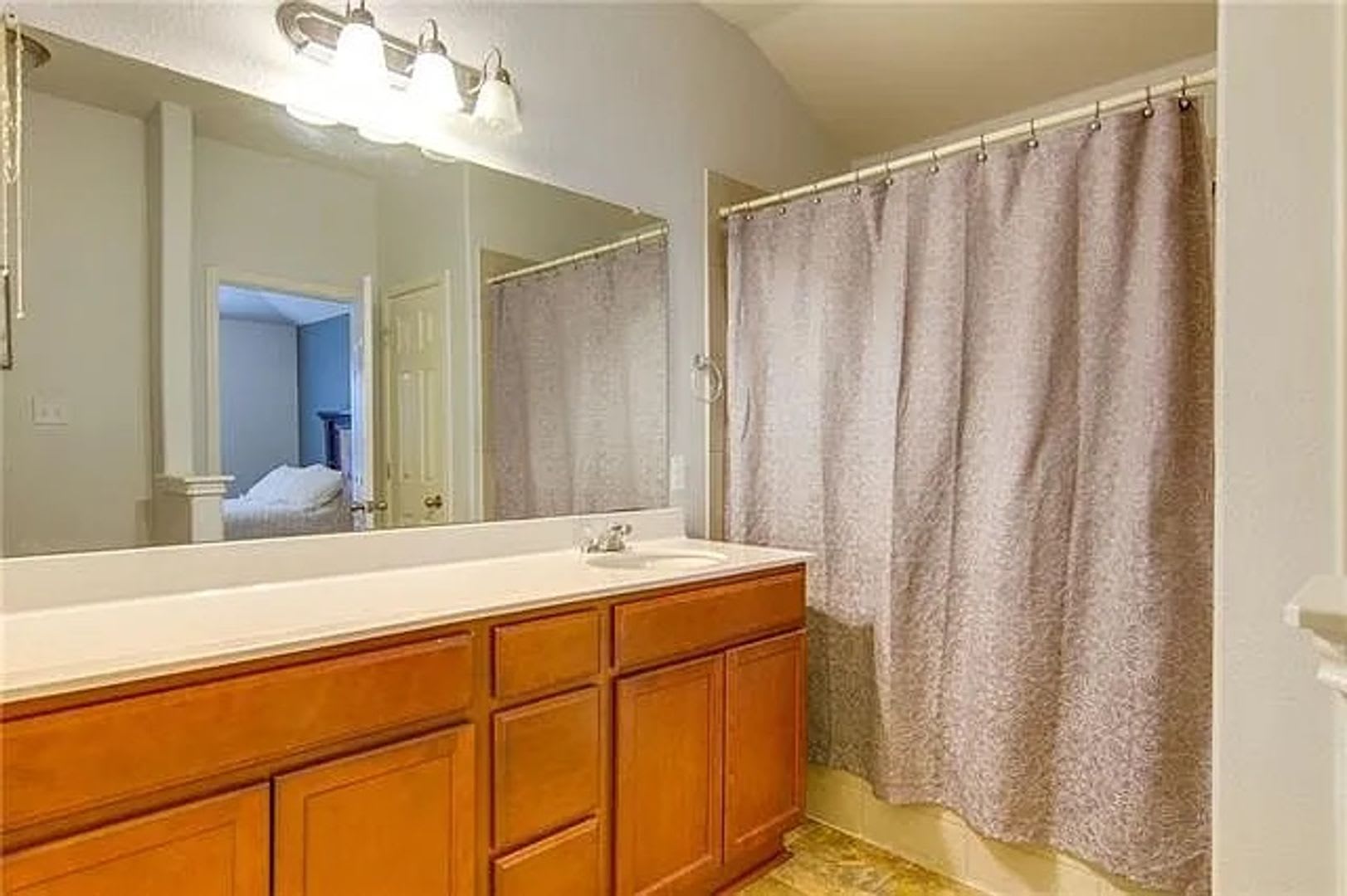 Room in 4 Bedroom Home at Red Bud Ridge Ln – photo 4