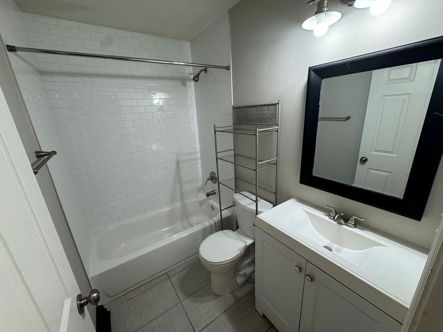 Stylish Tri-Level with Bonus Living Space and Huge Backyard! – photo 5