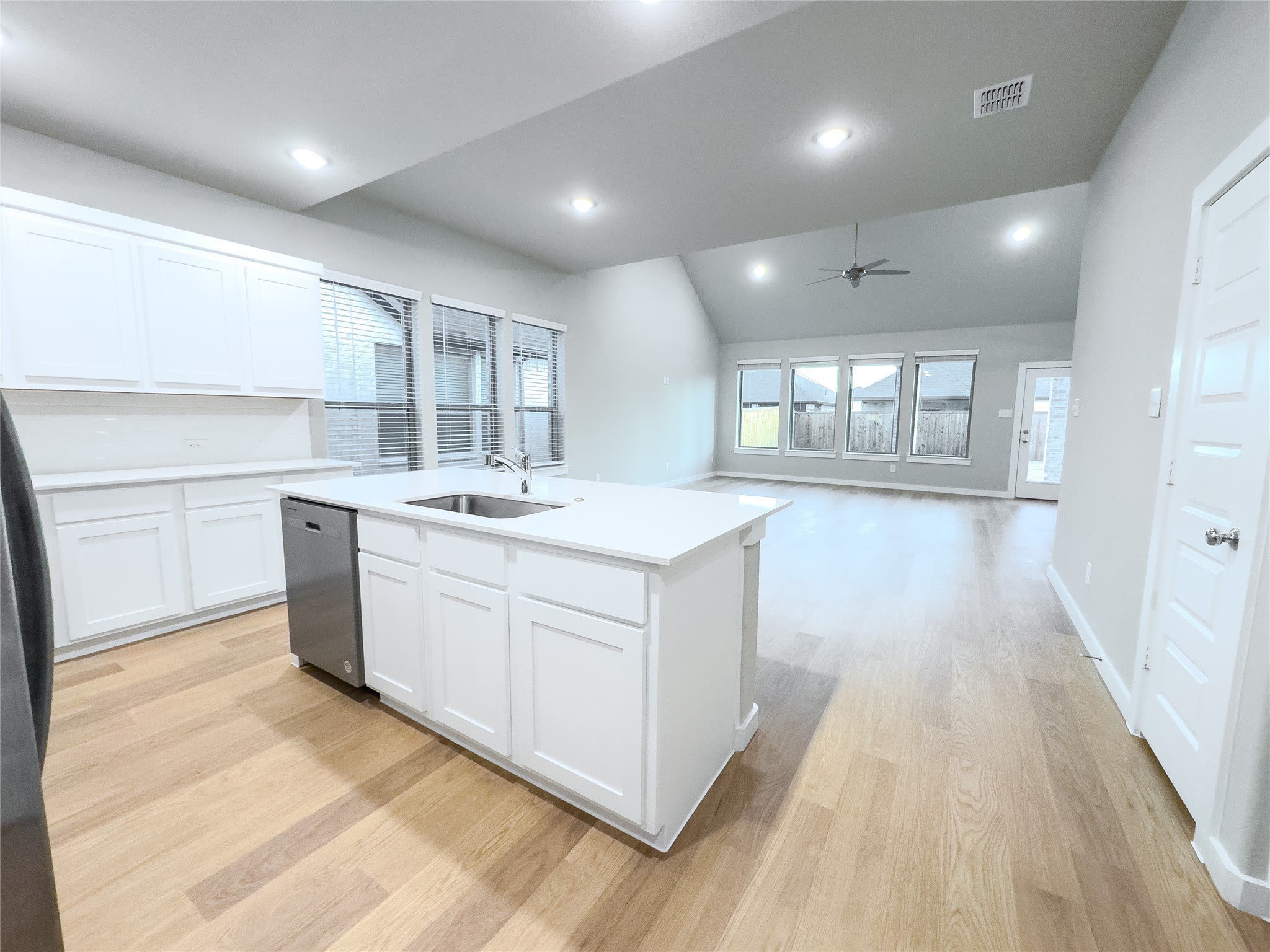 566 Silver Springs Lane – photo 4