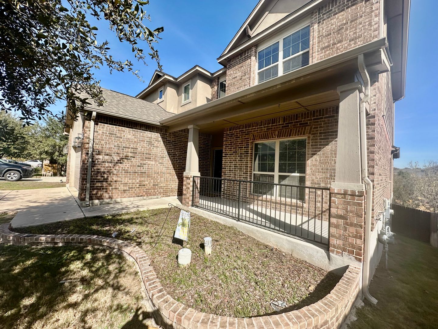 Fantastic Location ~ Convenient to Lackland, great restaurants ~ Room to Spread out! – photo 2