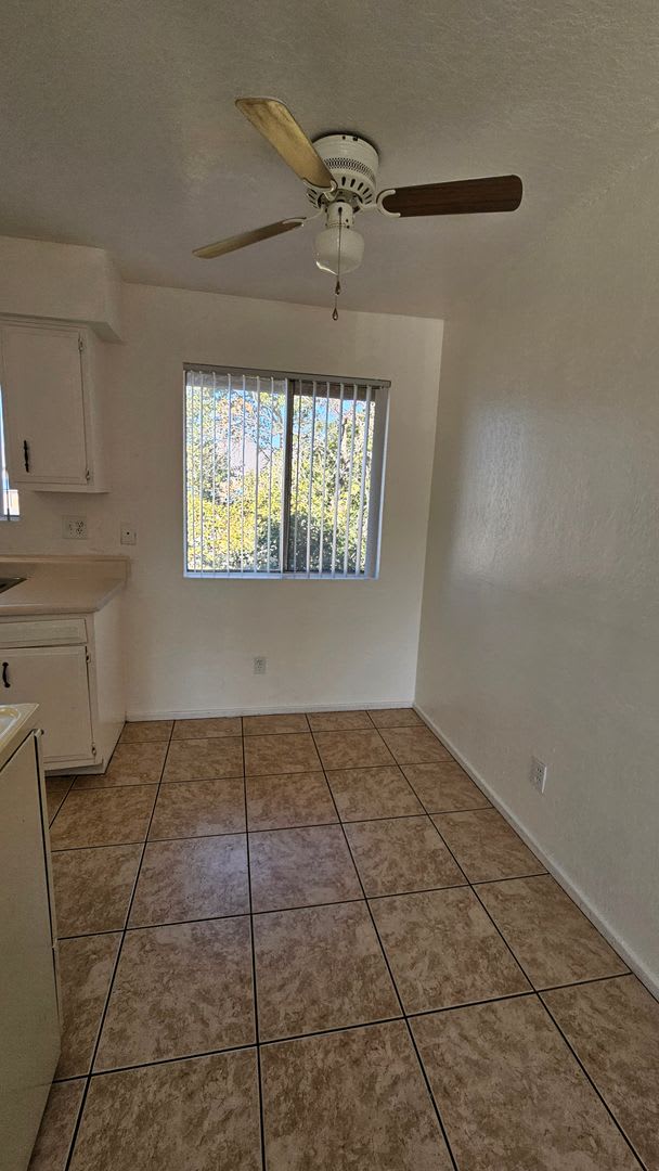 1 month FREE RENT!* 2 bedroom 1 bath apartment home! – photo 4