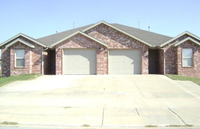 935 Kensington Drive – photo 1