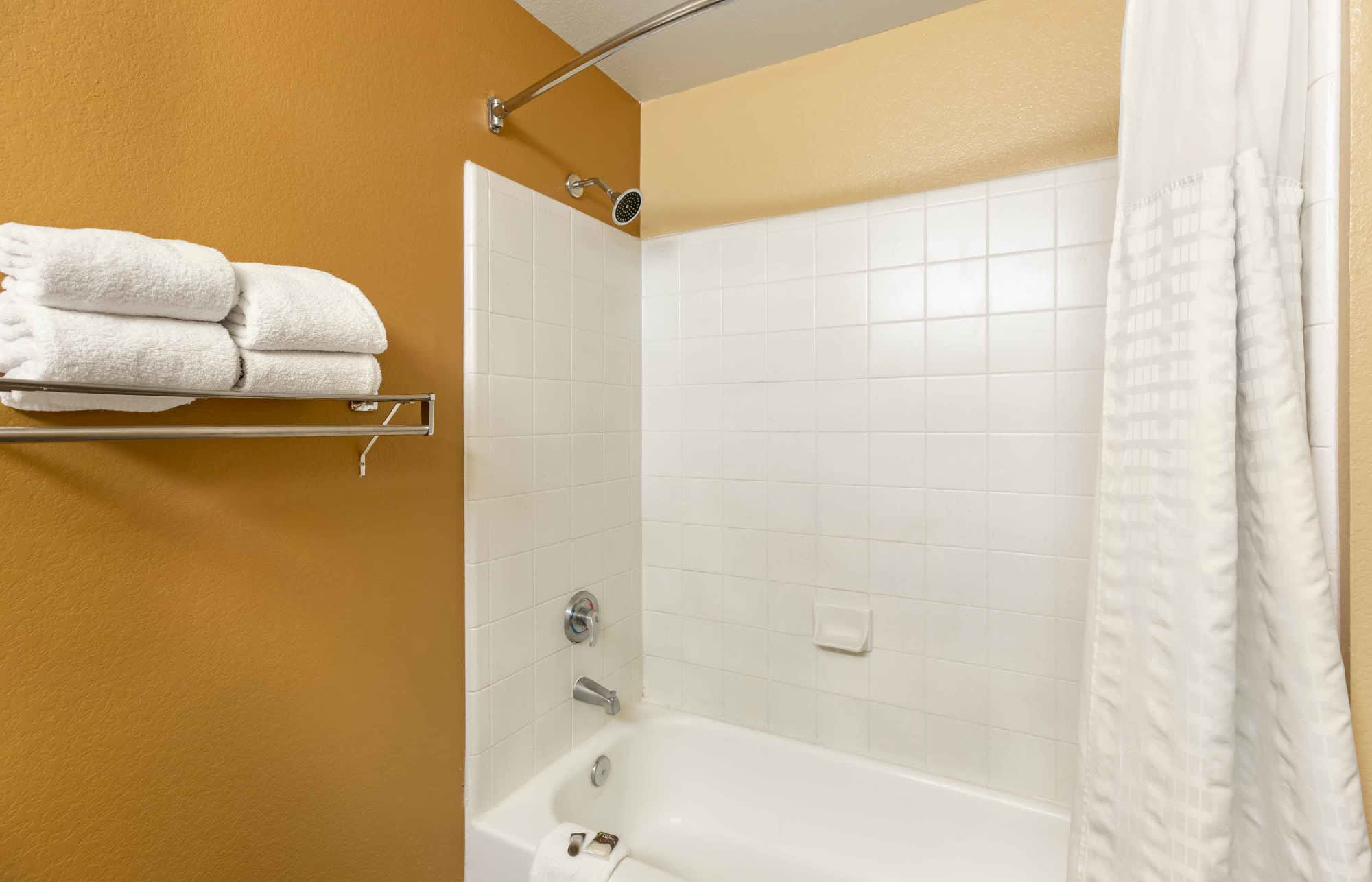 Select Suites Denver – photo 5