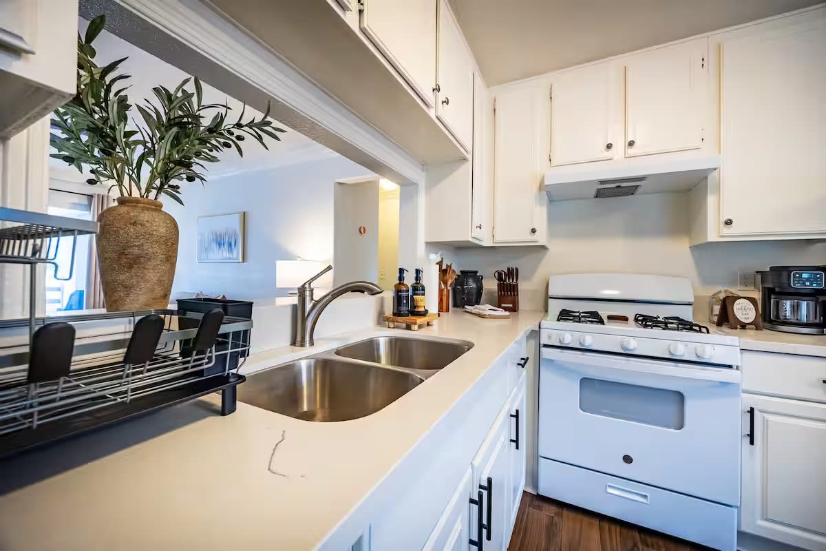 1687 Sycamore Street – photo 3