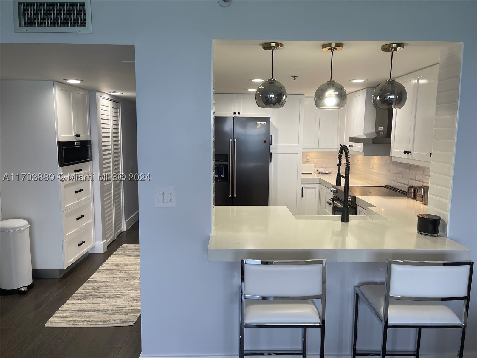 2555 Collins Ave – photo 3