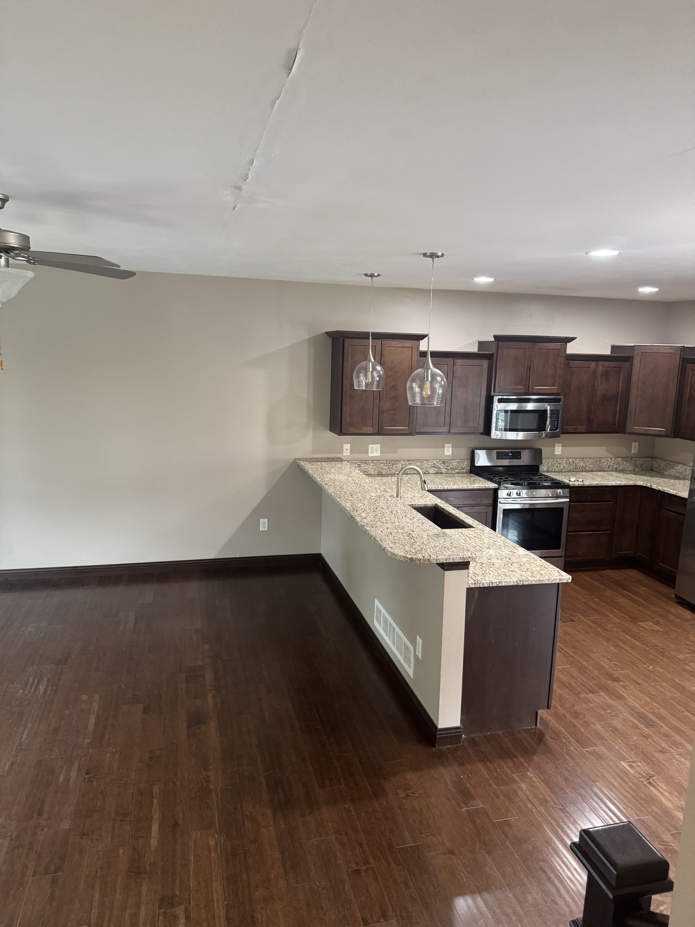 350 Clark DrUnit 3 – photo 3