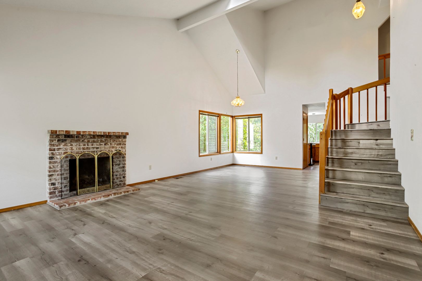 3Br 2 5Ba Two Story Home In Bethany Nw Portland Expansive Backyard Deck Fully Fenced Yard 2 Car Garage – photo 4
