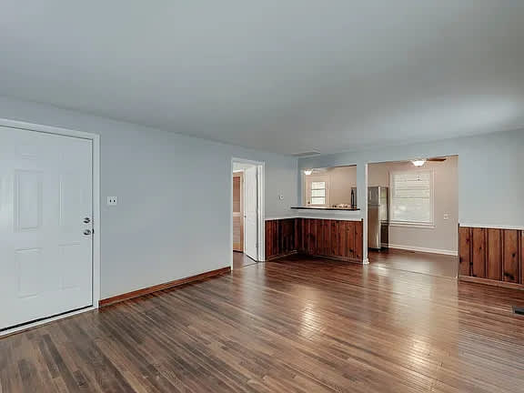 4449 Kingsley Dr – photo 3