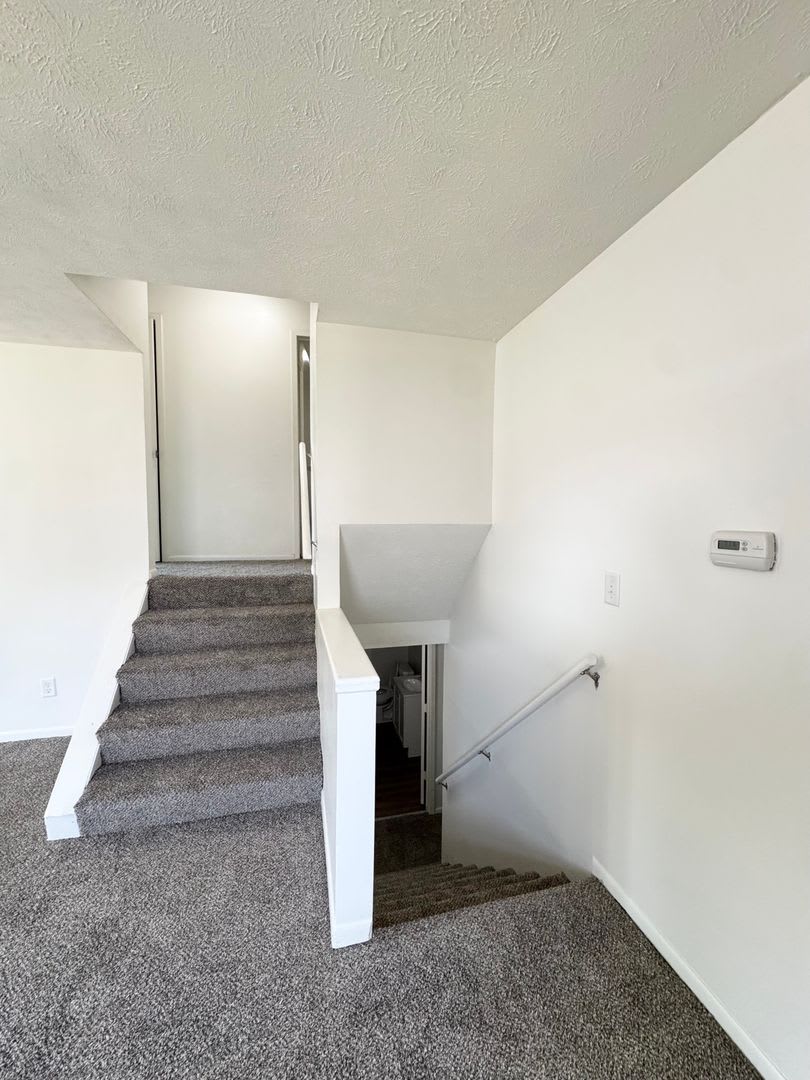 Spacious 3 Bedroom Available Now! – photo 4