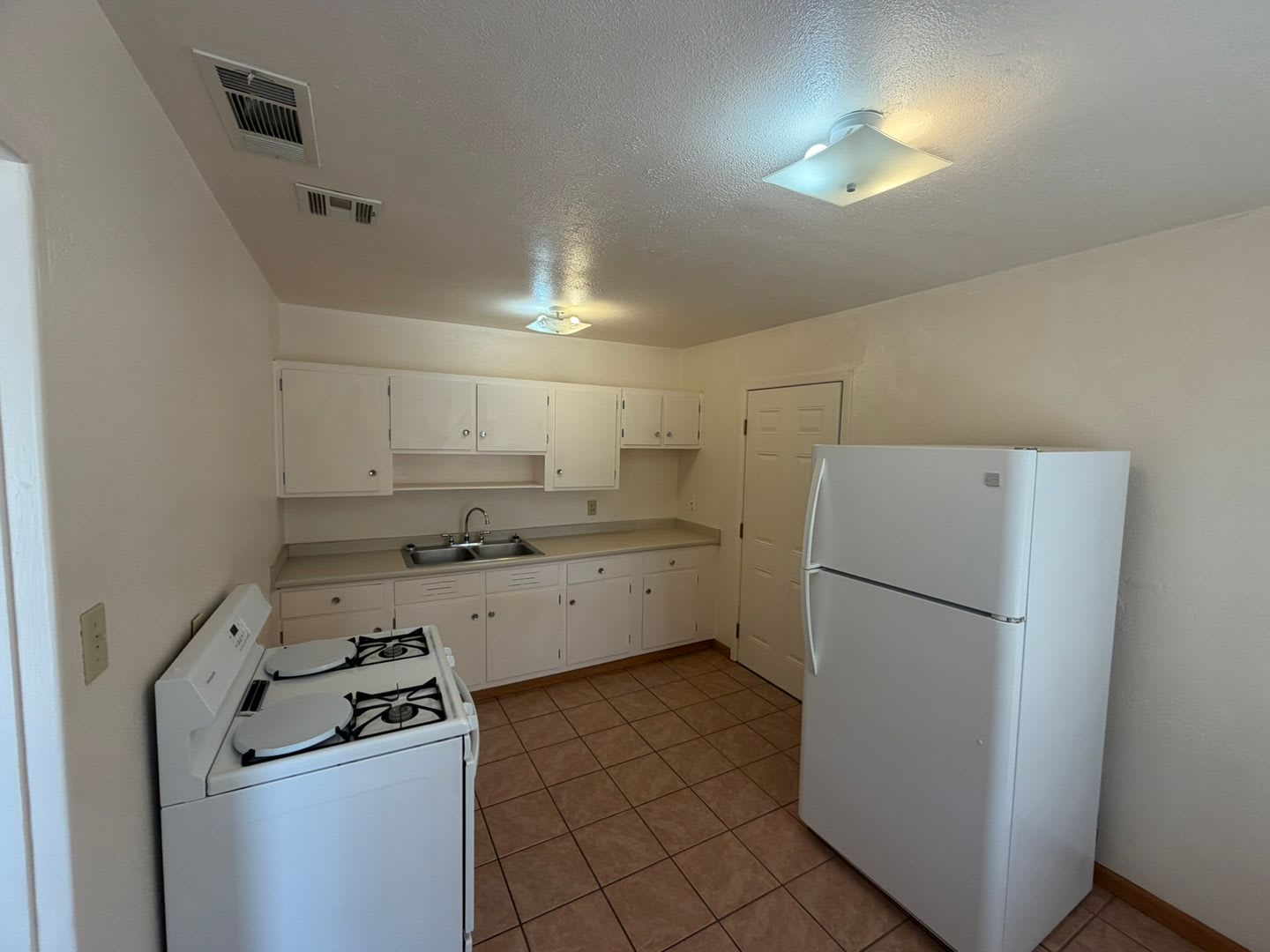 2 Bed 1 Bath Duplex – photo 4