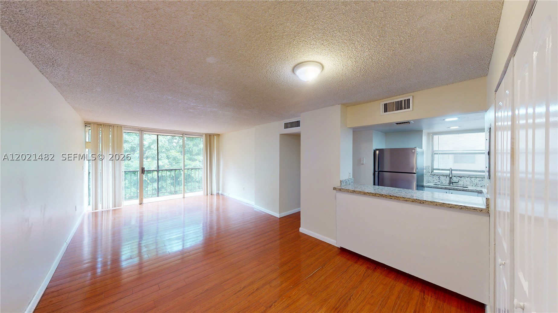 8860 Fontainebleau Blvd – photo 1