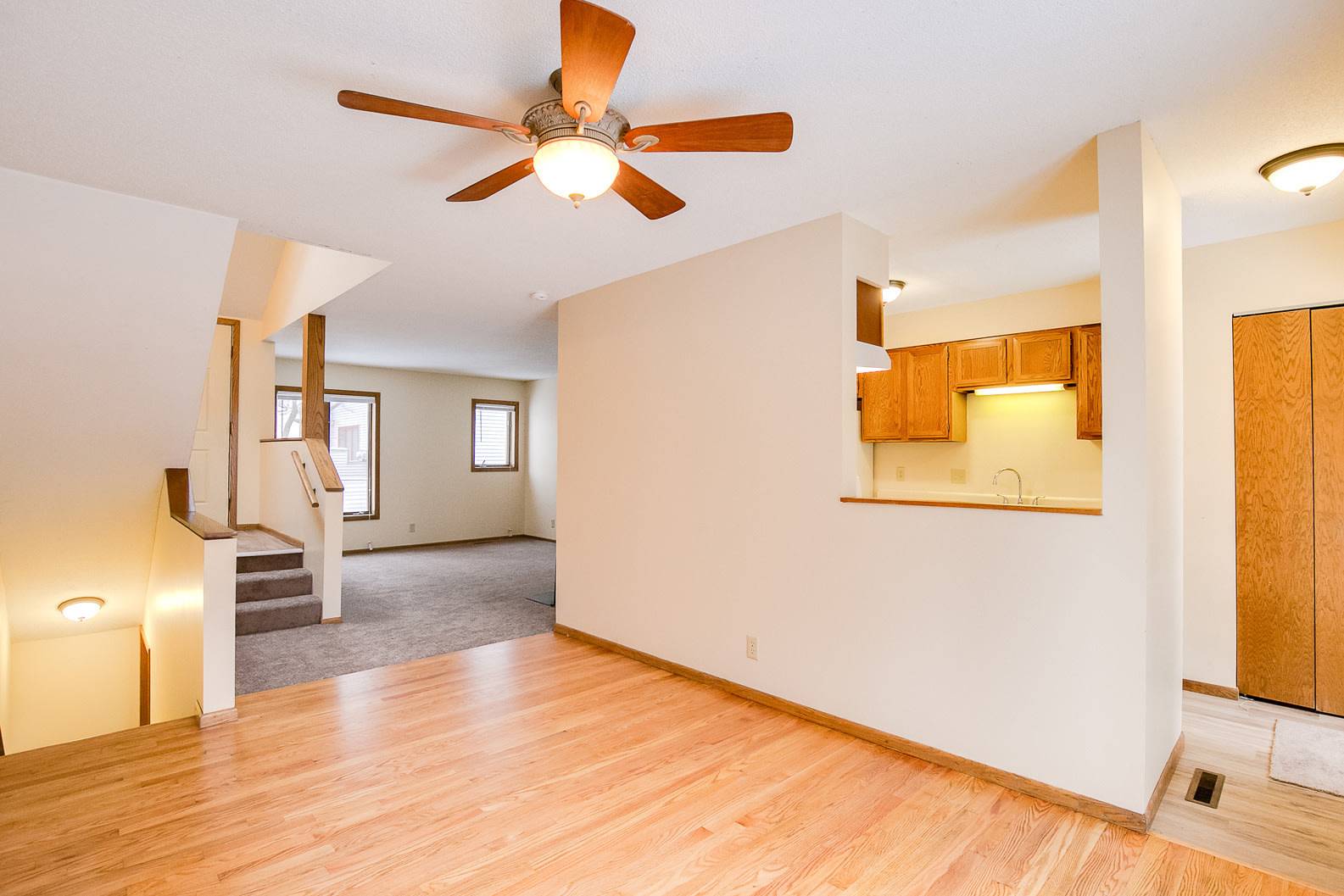 Charming Seward Minneapolis Living! 3 B2/2B Open Spacious Townhome!! – photo 4