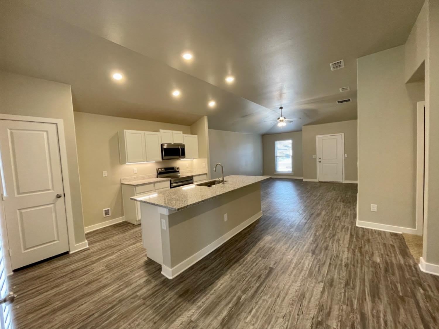 13706 Avenue R – photo 5