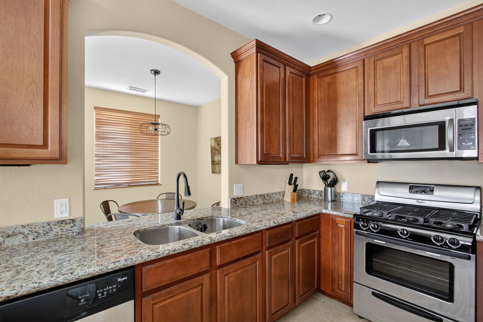 Gorgeous townhome near NAU – photo 5