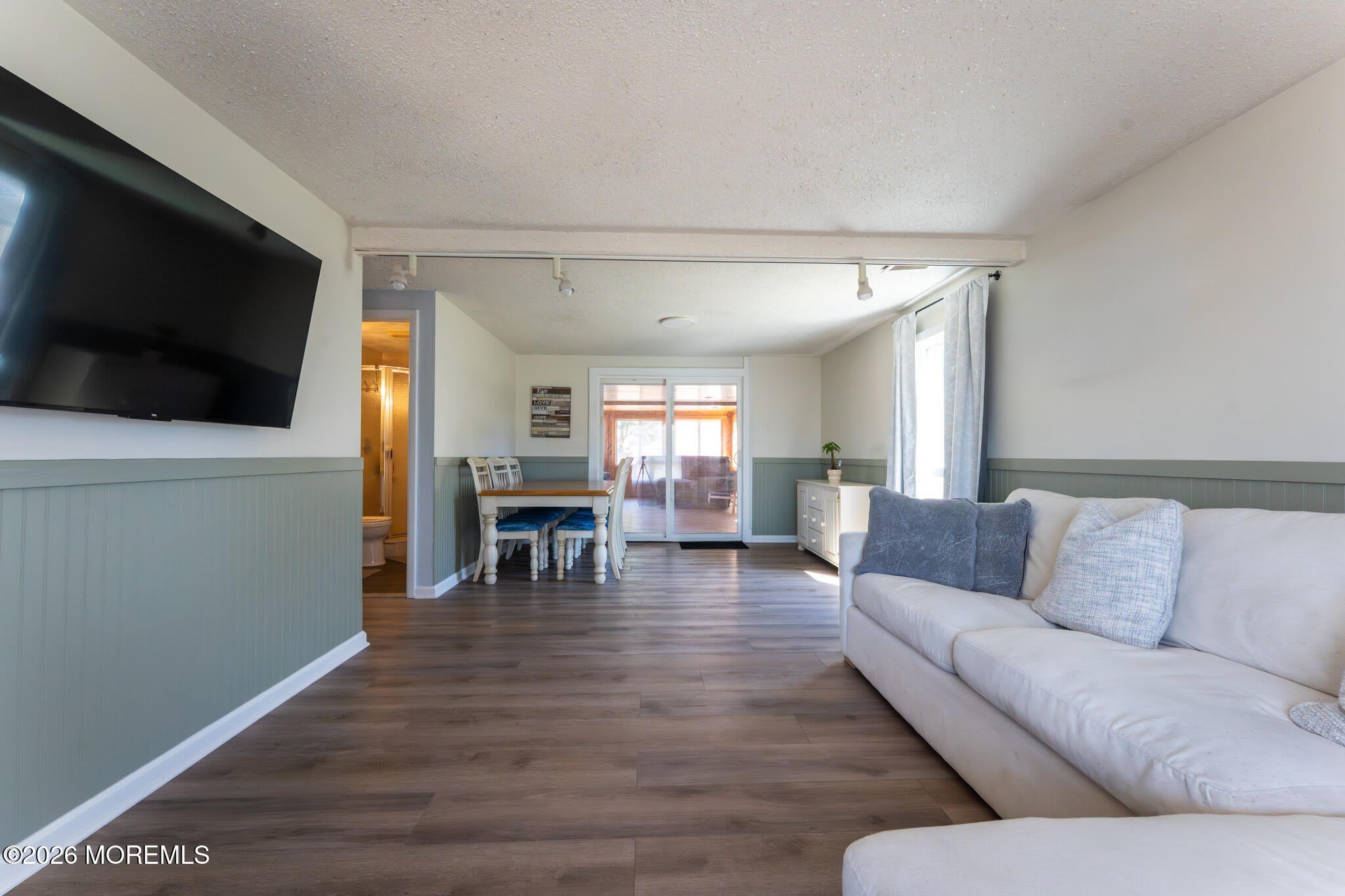406 Lawrence Drive – photo 4