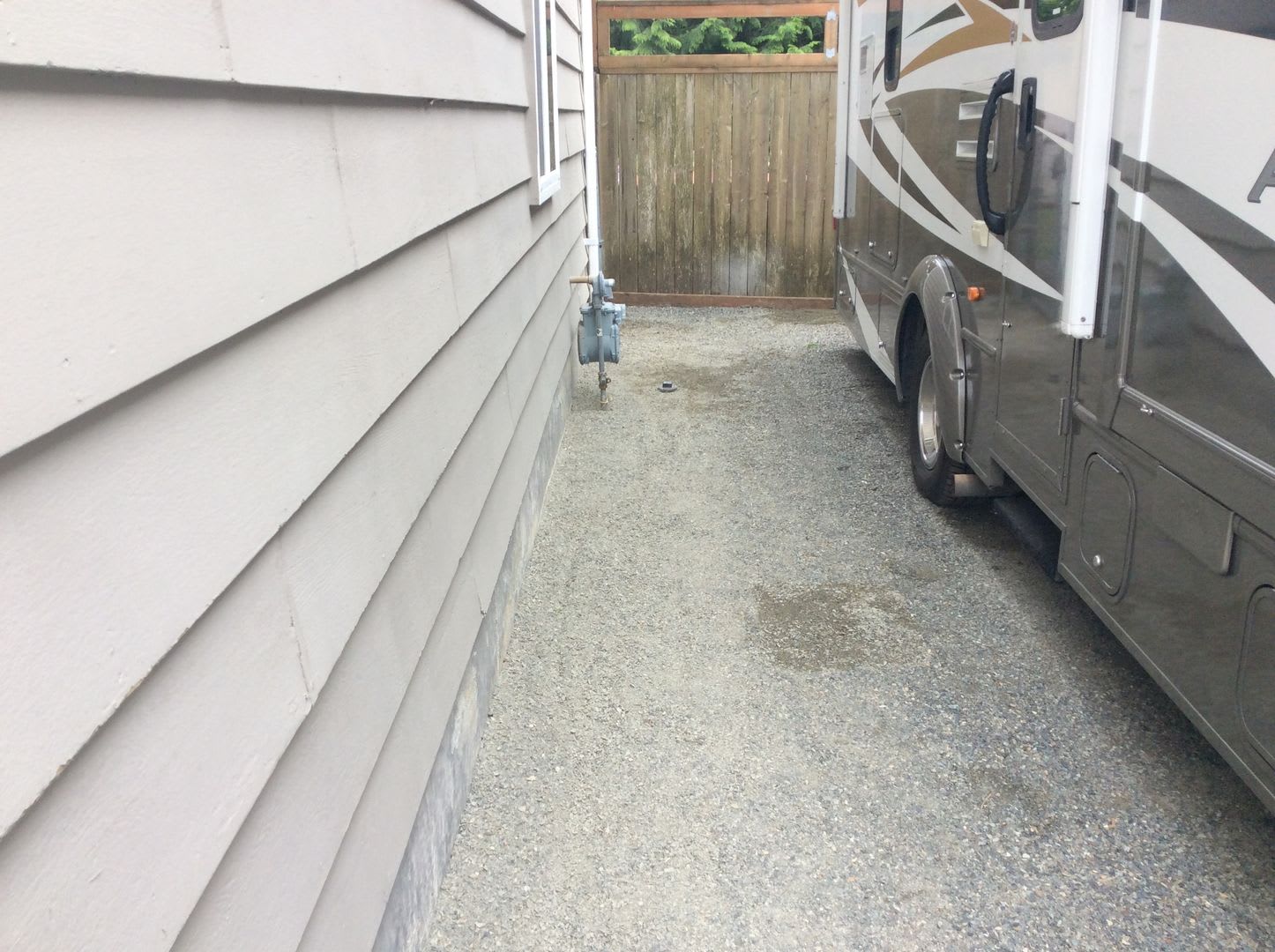 Beautiful Remodeled Basement Apartment! Water, Sewer, Electricity and Garbage Paid by Owners! – photo 2