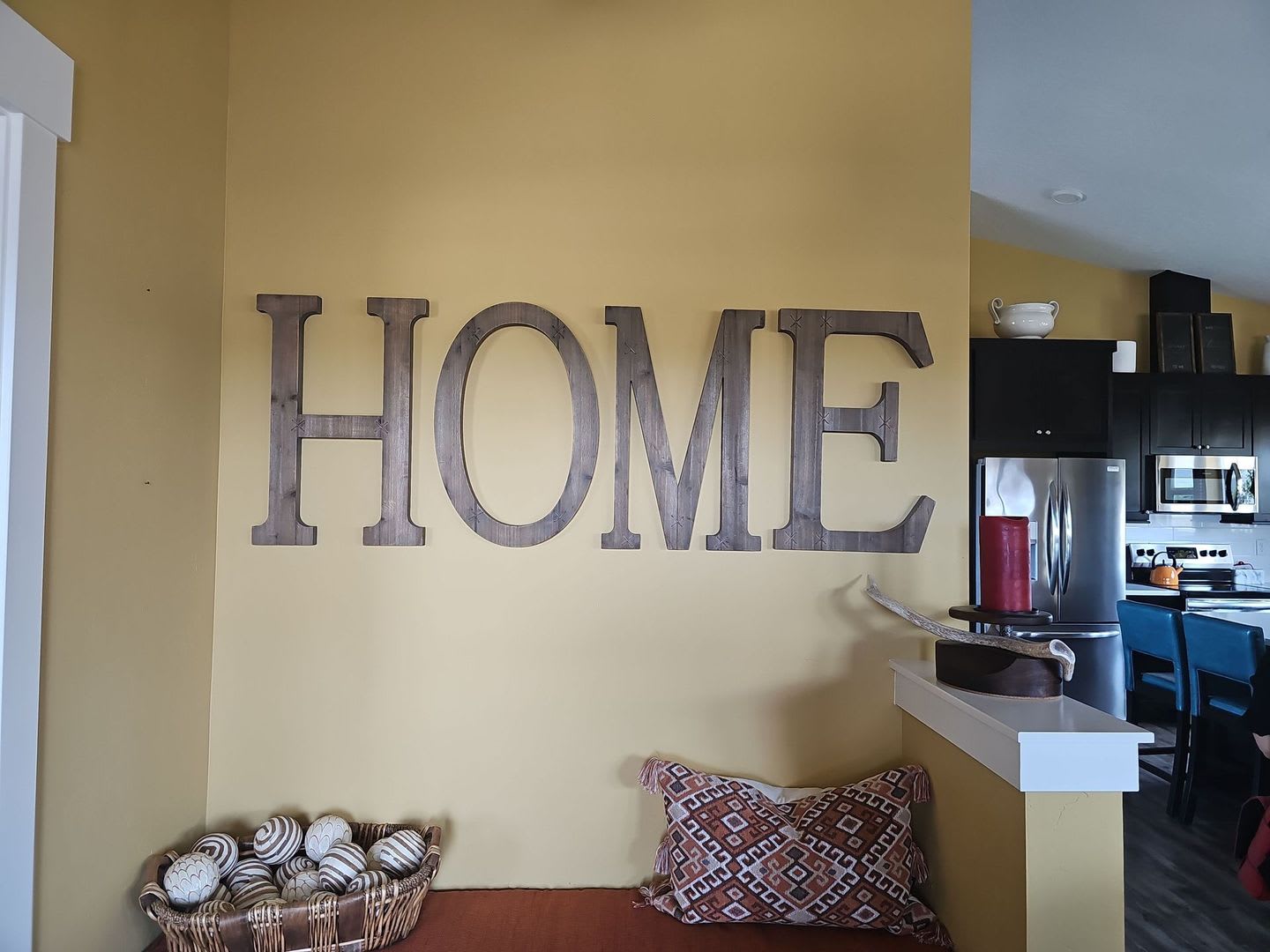 Fully Furnished Home with Stunning Cascade Mountain Views – Flexible Lease Options – photo 2
