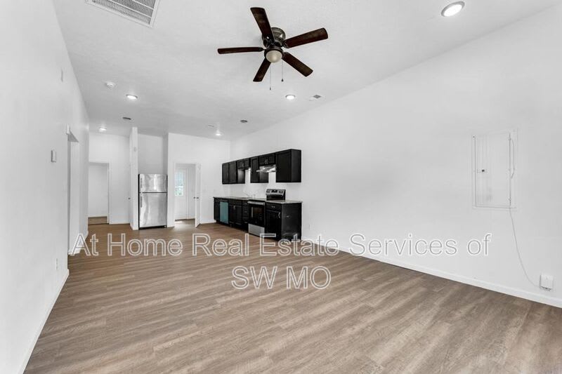 522 S Broadway Ave – photo 3