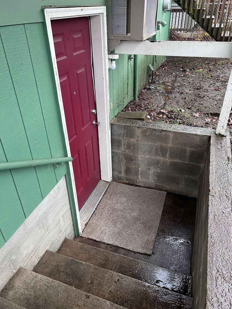 Cheney 3-Bedroom 1-Bathroom Apartment – photo 1