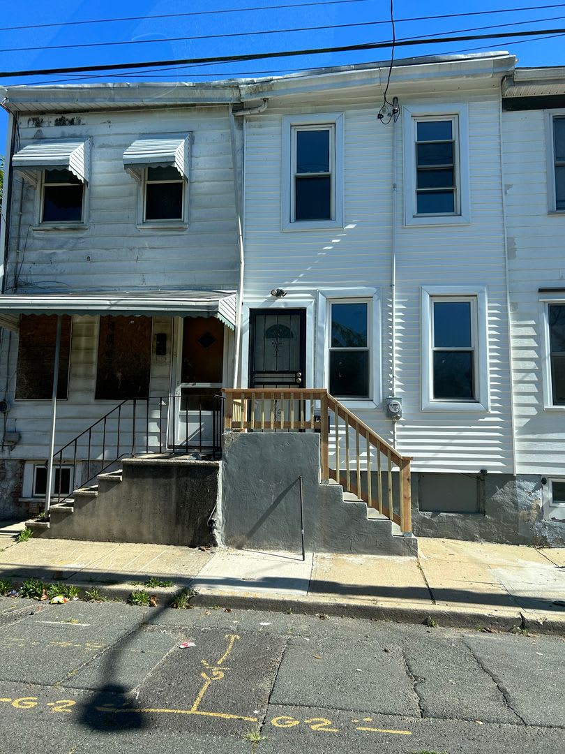 3 beds 1 bath – photo 1