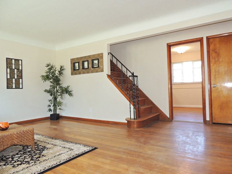 3 Bed & 2 Full Bath Cape Cod for Rent! – photo 2