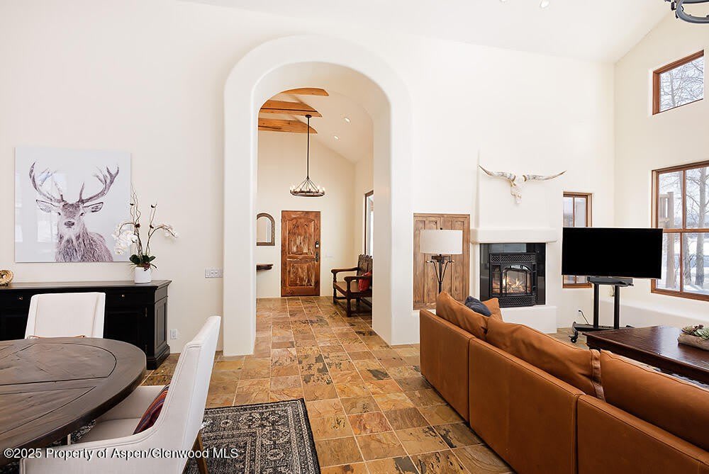 661 Green Meadow Drive – photo 5