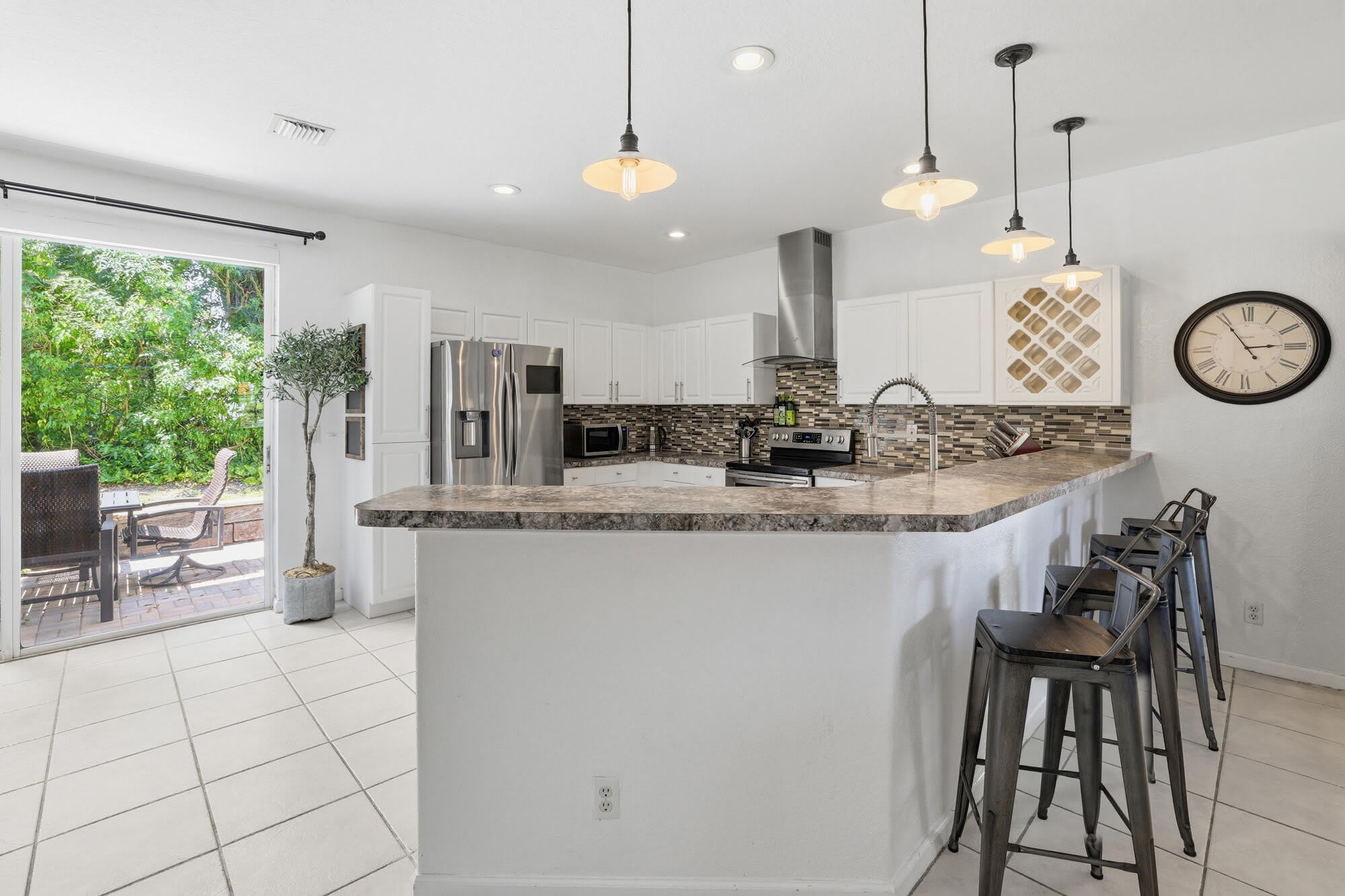 13533 Fountain View Boulevard – photo 4