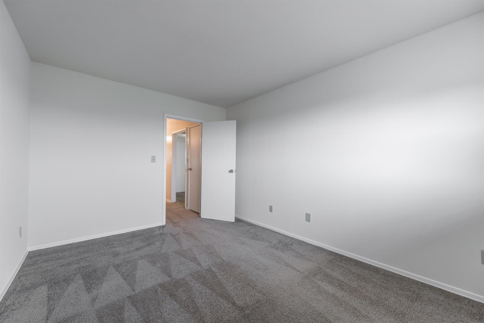 310 Oak St – photo 3