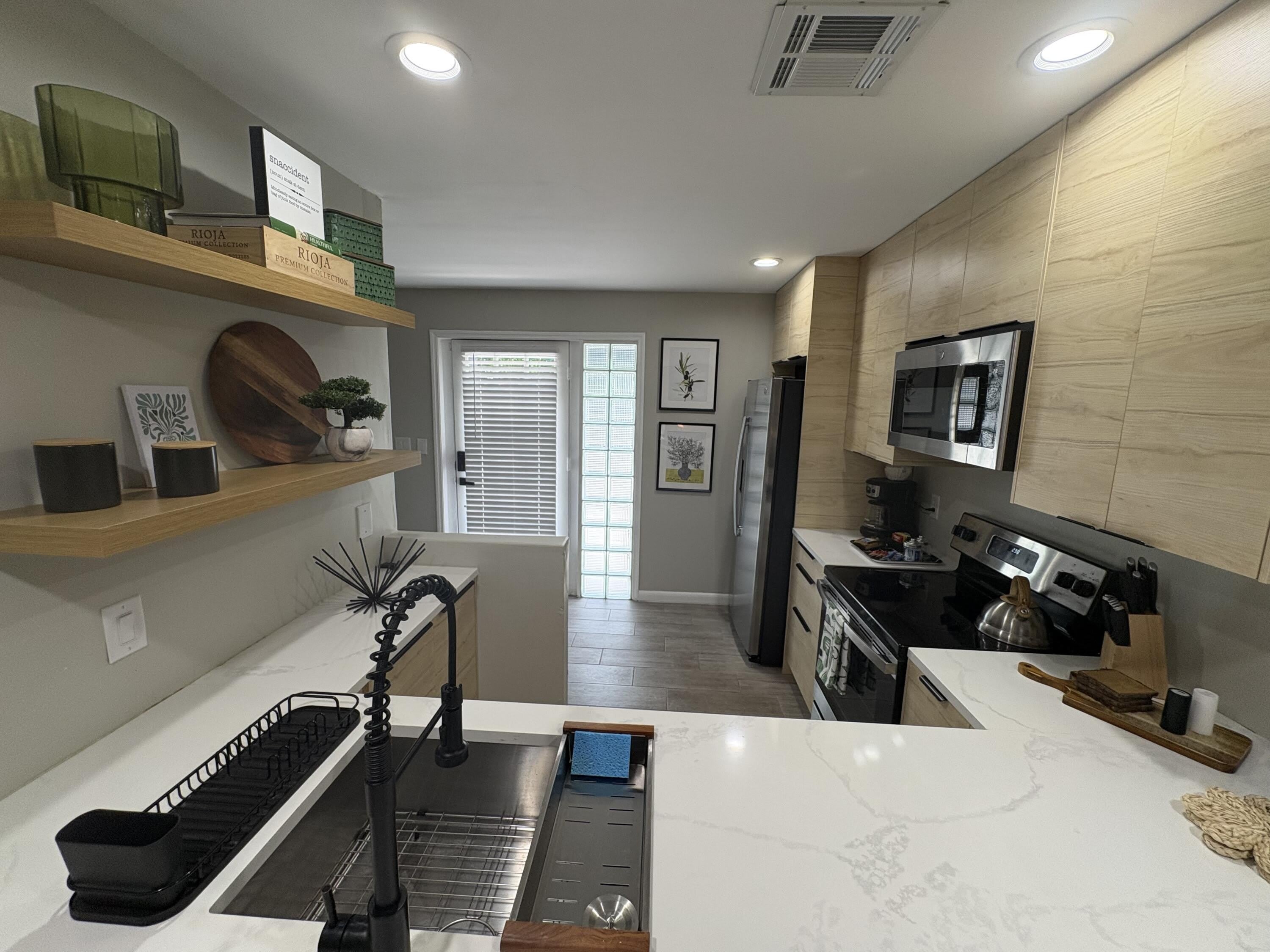 690 SE 23rd Avenue – photo 4