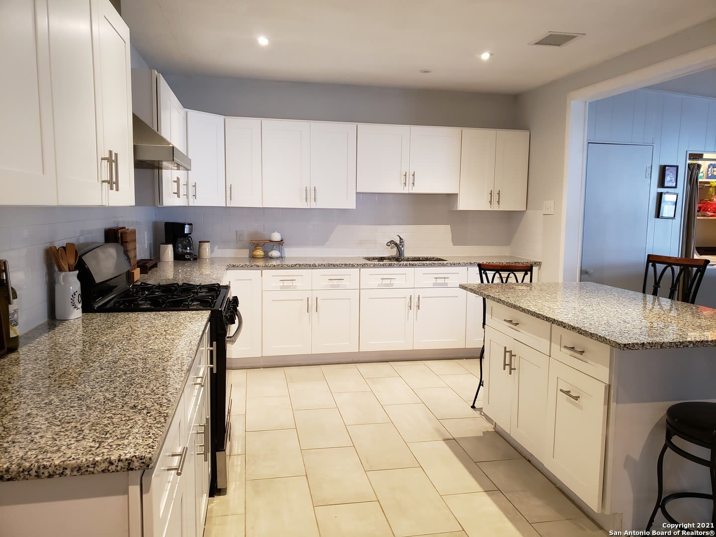 950 Santa Monica St – photo 4
