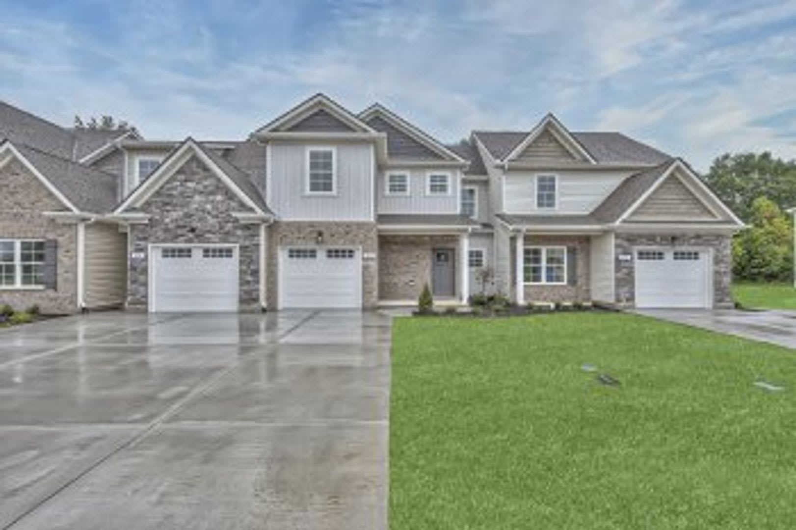 Beautiful LIKE NEW 3 Bed 2.5 Bath Townhome in Manchester! – photo 2