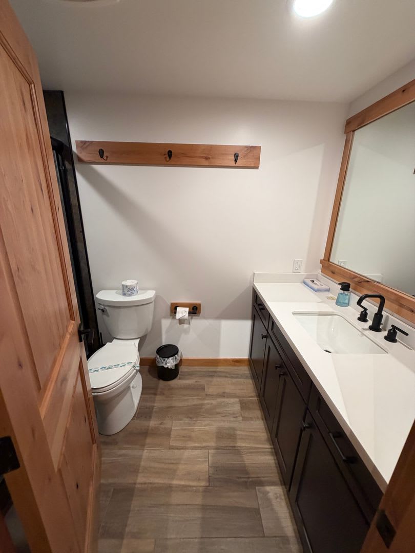 Fully Furnished 2 Bedroom Loft 2 Bath Mountain Retreat Remodeled Sunny Slopes Home 4 12 Month Lease – photo 3