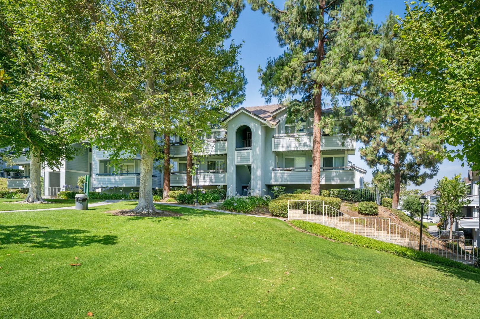 Great Location overlooking park and pool – photo 3