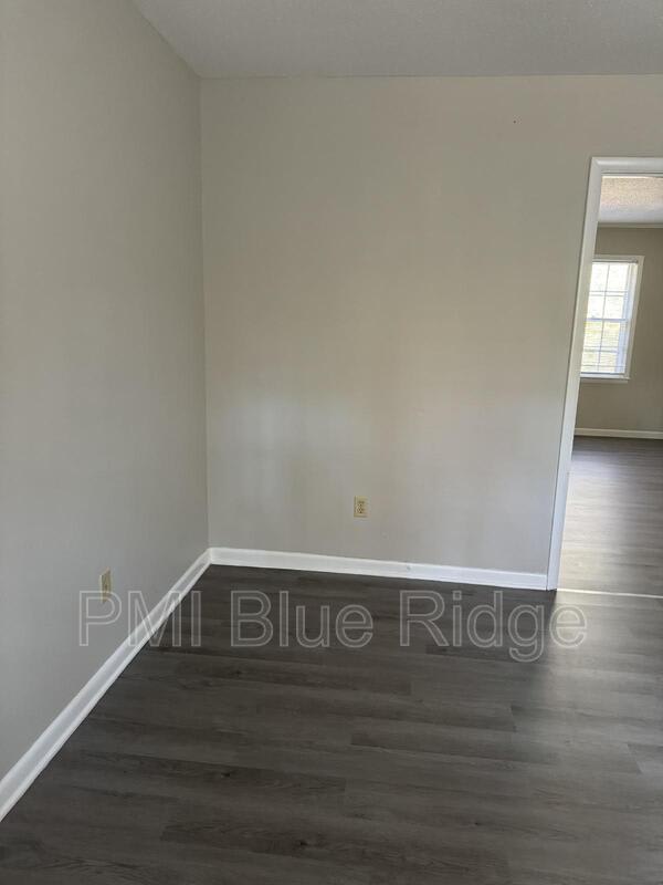 144 Nottingham Dr – photo 5