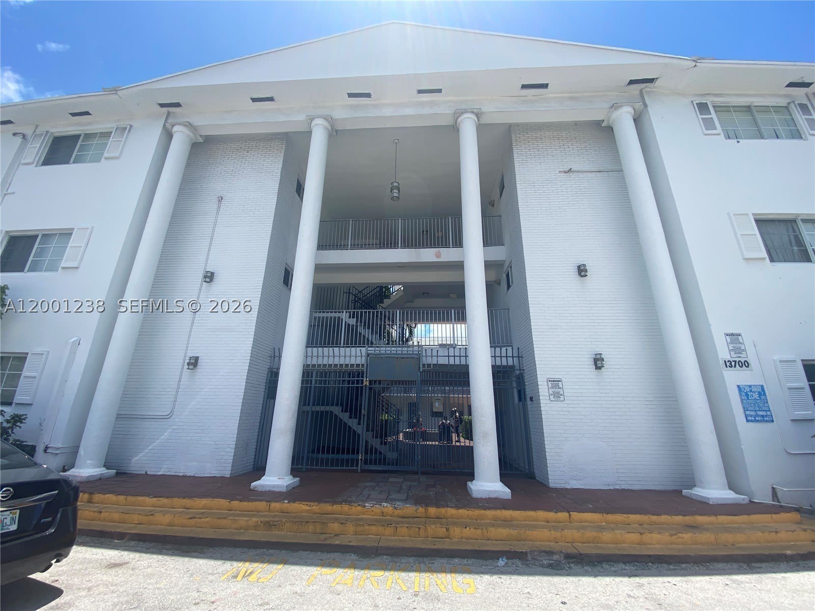 13700 NE 6th Ave – photo 1