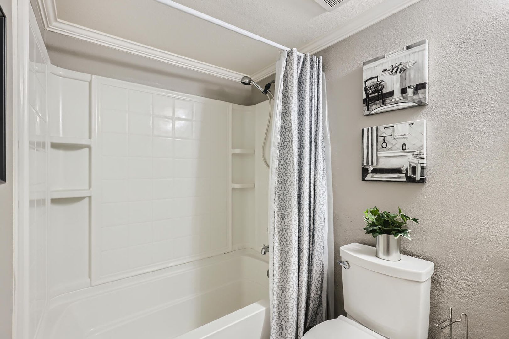 Move In Special Half Off First Month S Rent If Lease Signed By August 31St Stunning Fully Furnished 1 Bedroom Condo Furniture Optional – photo 5