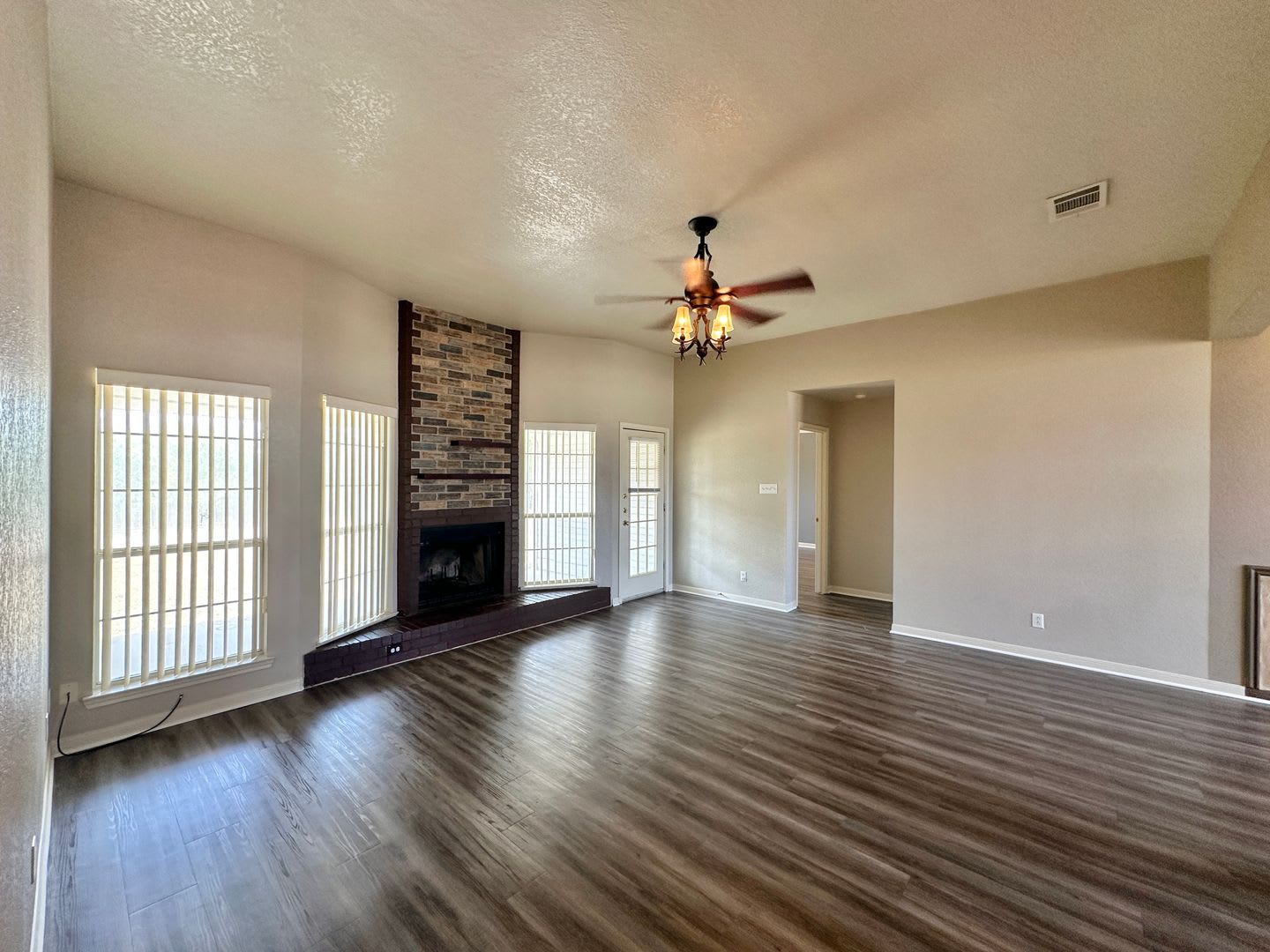 2404 Southport Dr – photo 3