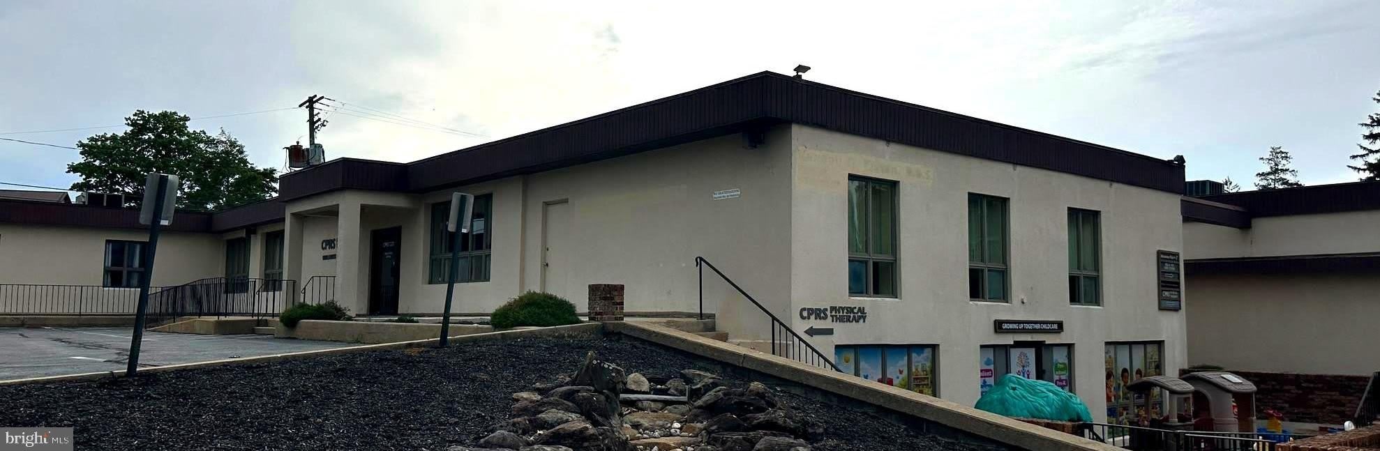 2 COLLEGE Avenue – photo 3