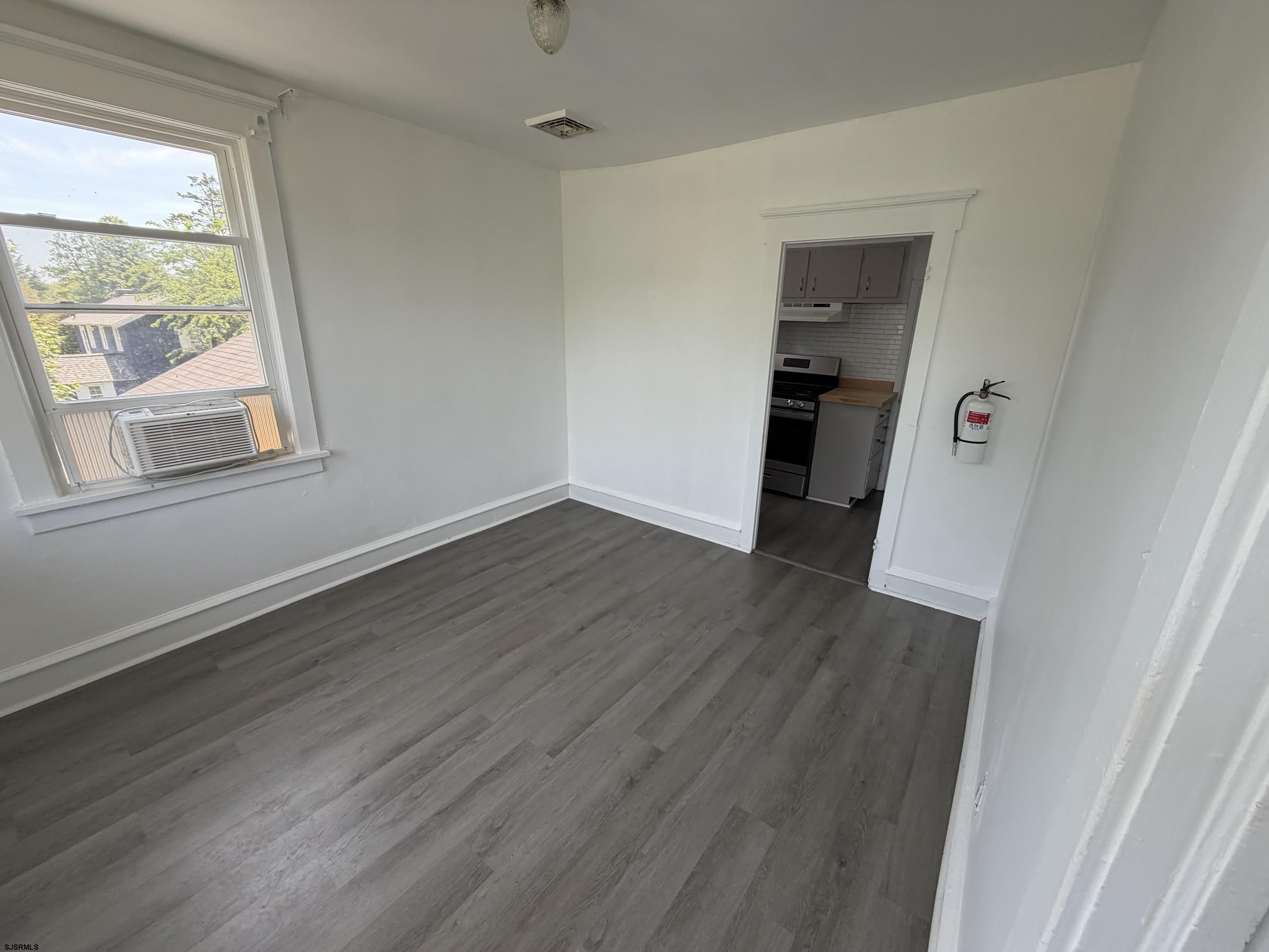 1052 Shore Road – photo 4