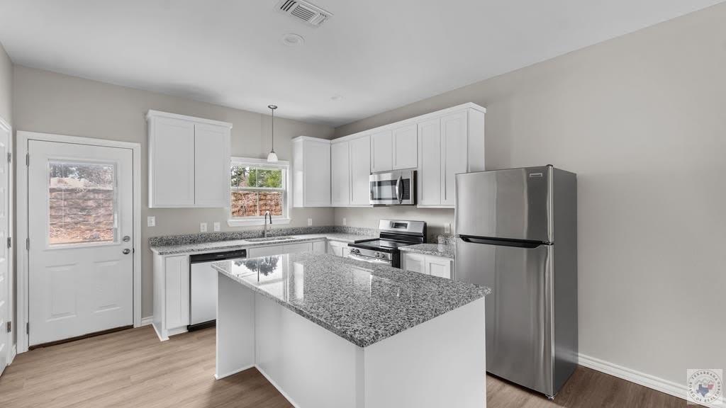 5201 Lionel Ave – photo 1