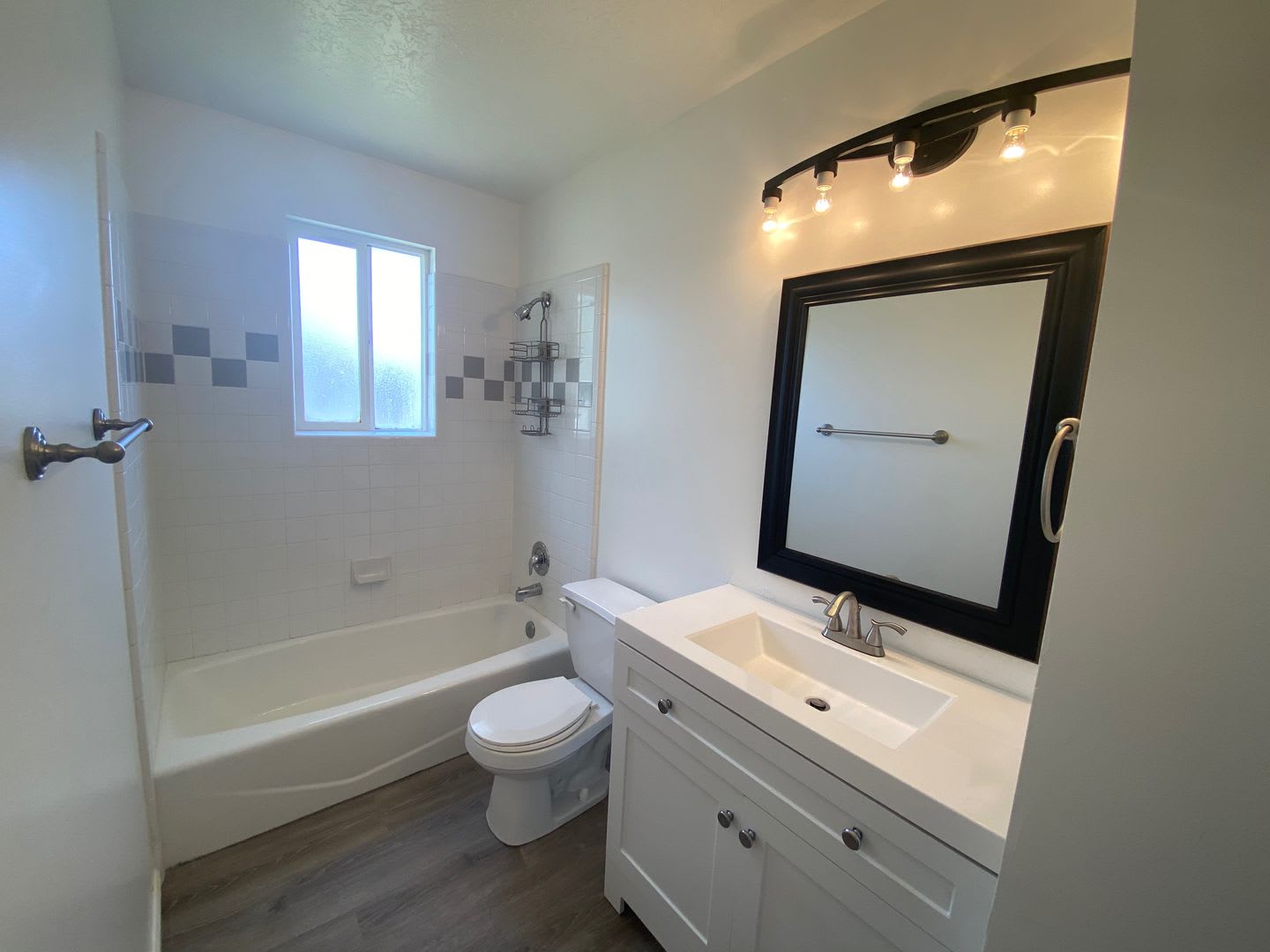 Beautiful 4 Bedroom Home In Clinton – photo 4
