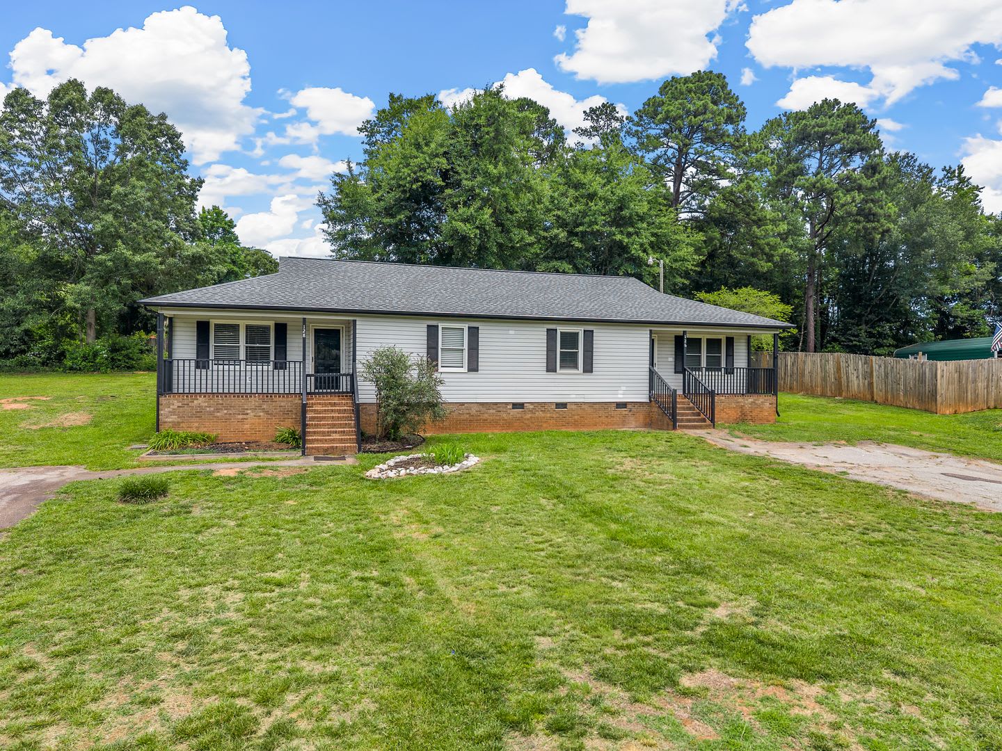 Freshly Renovated 2 Bed 2 Bath Home 500 Off First Month Rent – photo 3