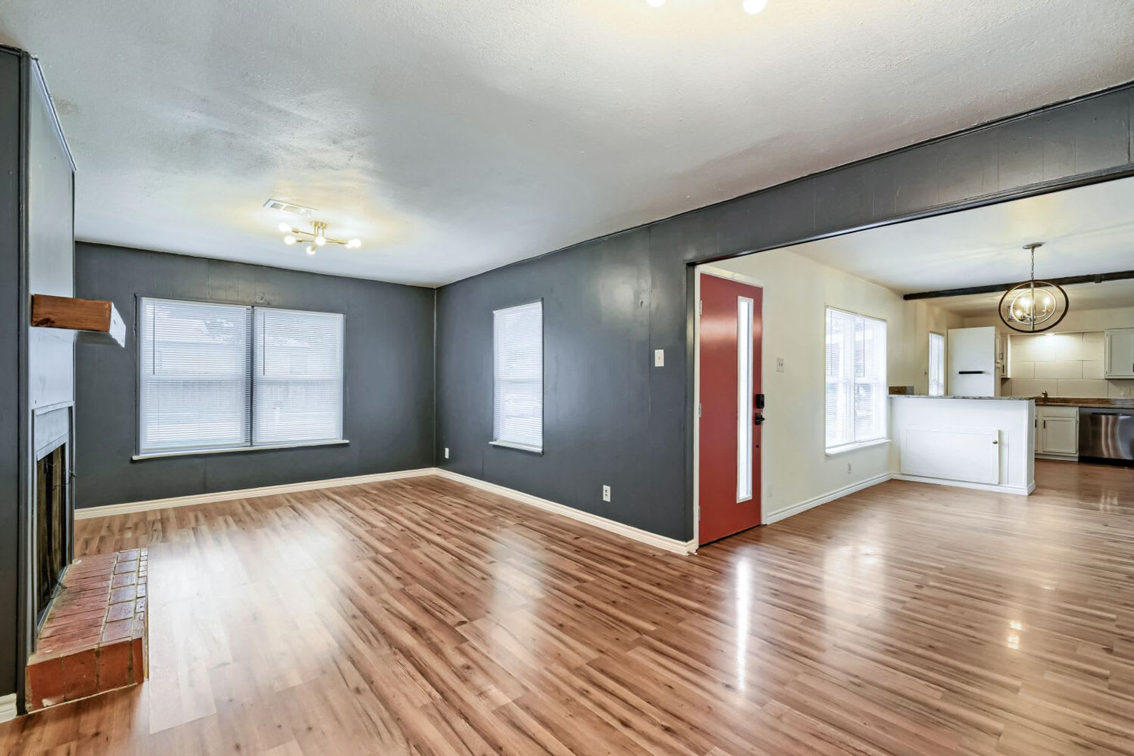 Charming Single-Story Home – photo 5
