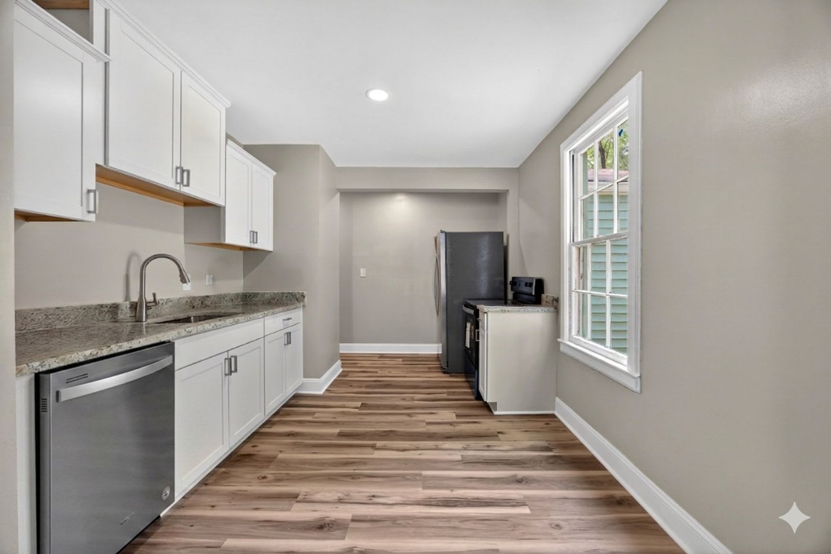 1St Month Free Rent Sign A Lease By 8 15 – photo 5
